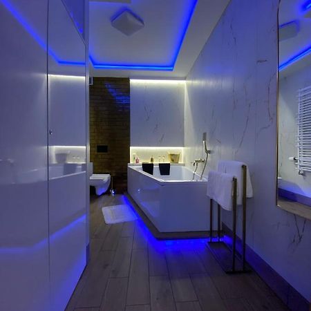 גניזנו Apartament "Love" Centrum Z Duza Wanna Dla Dwojga מראה חיצוני תמונה